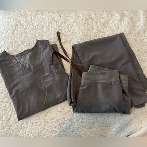 Figs set Space Grey XXS Catarina top and XSP.  EUC favorite ever